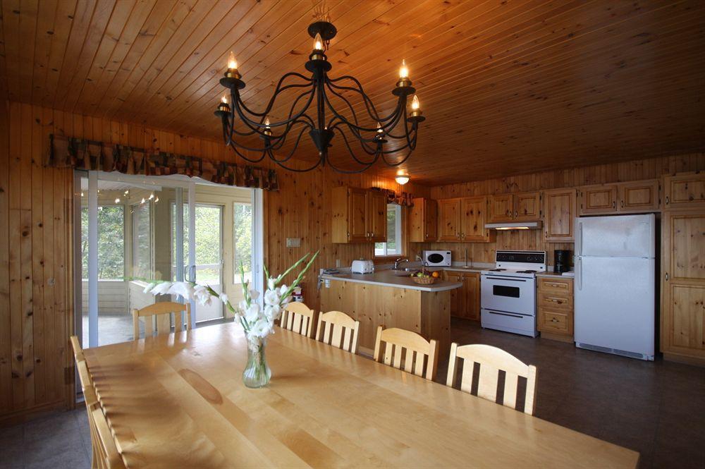 Auberge Du Lac-A-L'Eau-Claire Saint-Alexis-des-Monts Bagian luar foto