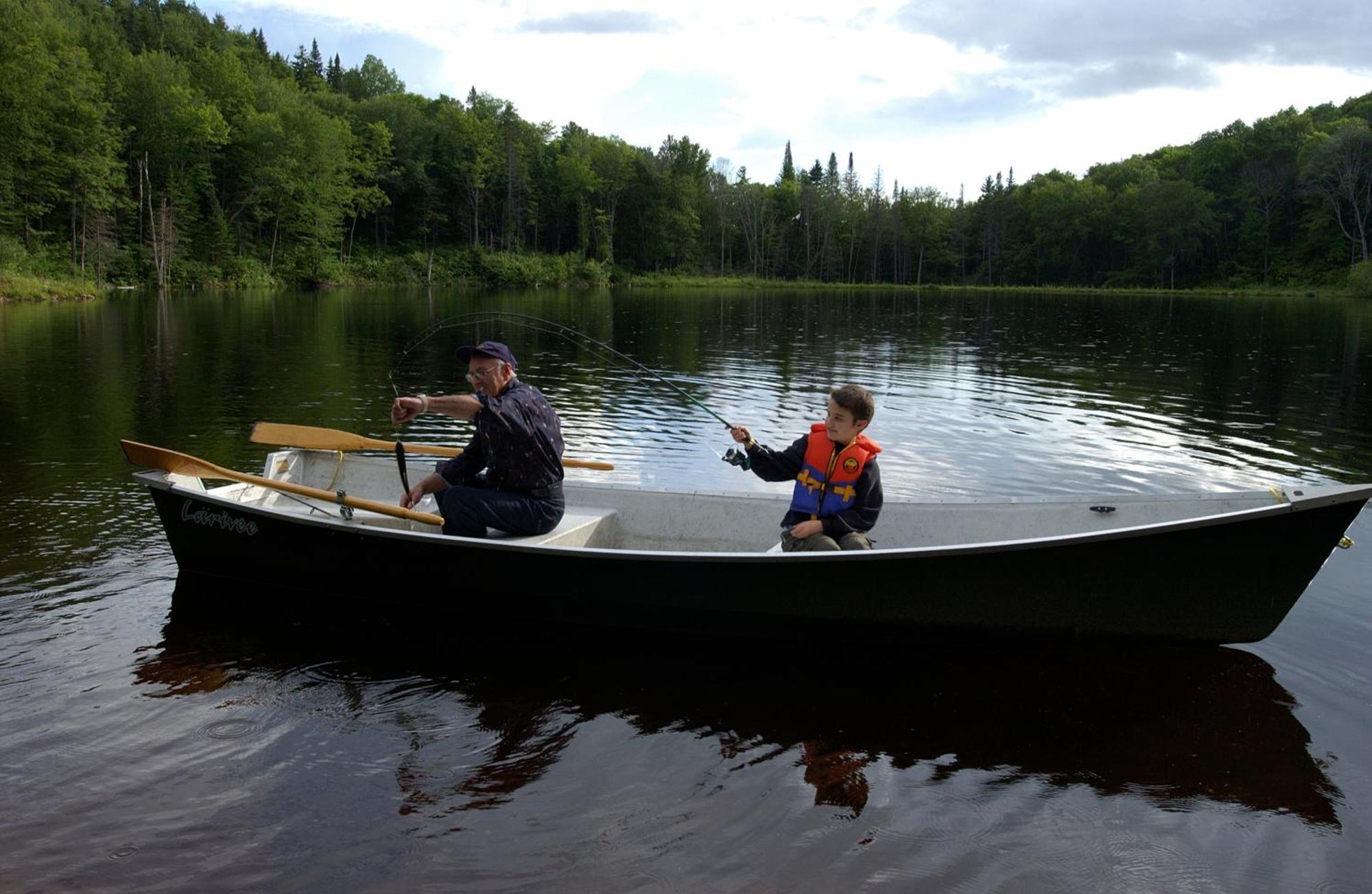 Auberge Du Lac-A-L'Eau-Claire Saint-Alexis-des-Monts Bagian luar foto