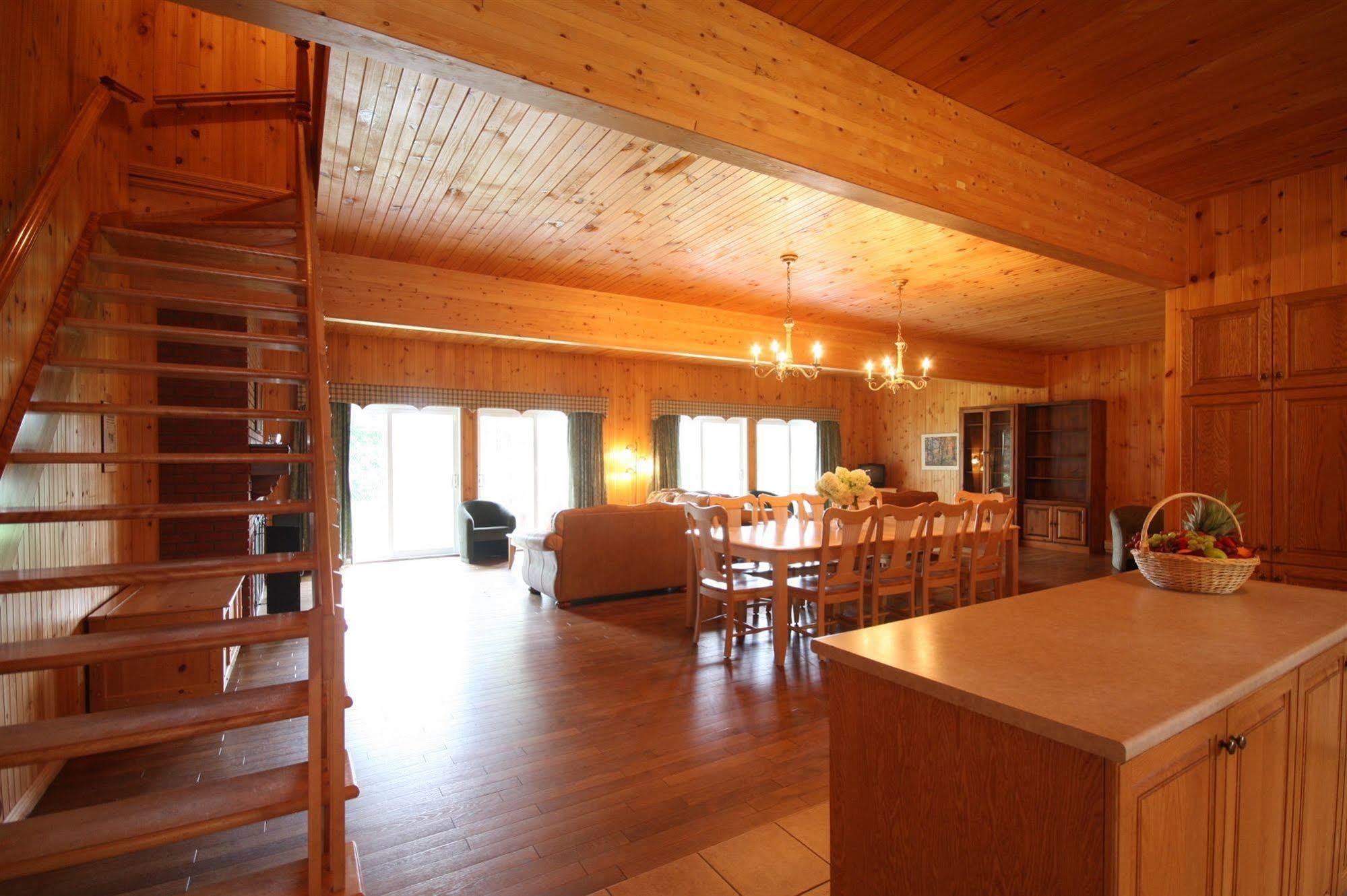 Auberge Du Lac-A-L'Eau-Claire Saint-Alexis-des-Monts Bagian luar foto