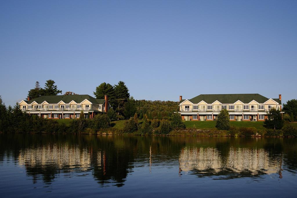 Auberge Du Lac-A-L'Eau-Claire Saint-Alexis-des-Monts Bagian luar foto