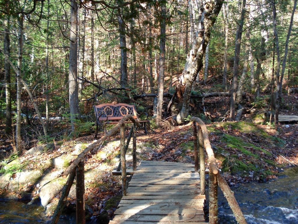 Auberge Du Lac-A-L'Eau-Claire Saint-Alexis-des-Monts Bagian luar foto