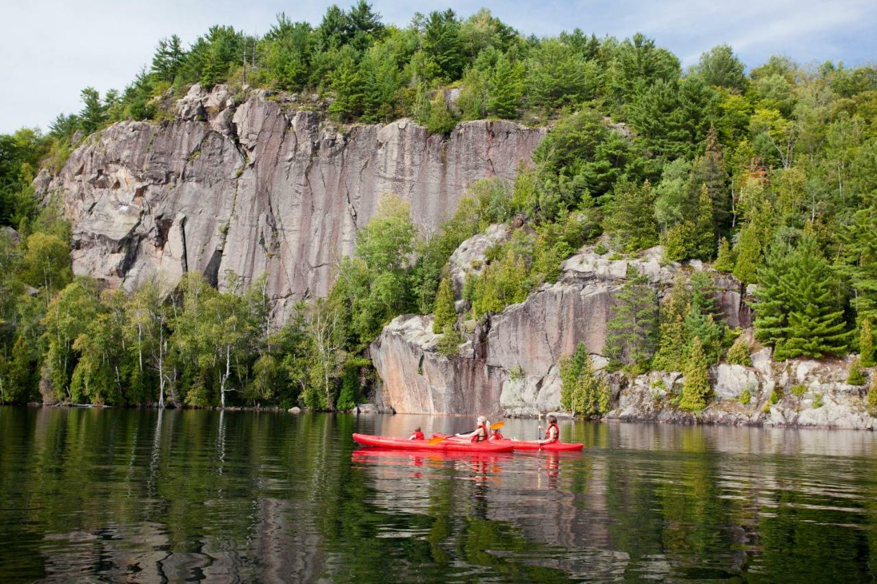 Auberge Du Lac-A-L'Eau-Claire Saint-Alexis-des-Monts Bagian luar foto
